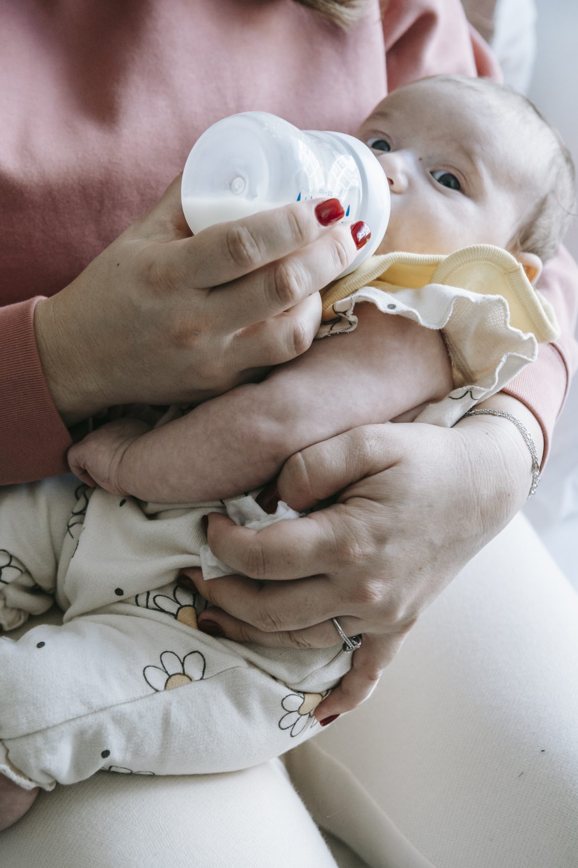 How to Ensure Proper Infant Feeding: A Comprehensive Guide