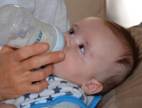 Choosing the Right Feeding Bottle: Your Ultimate Guide